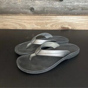 OLUKAI Ohana Pewter Faux Leather Flip Flop Sandals Shoes Women’s Size 9 Summer